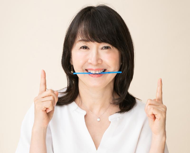 一度習得すると一生もの 笑顔で第一印象が変わる！表情筋トレーニングの画像